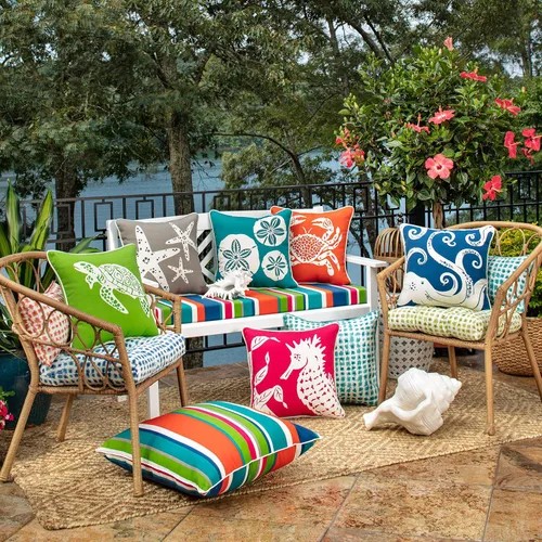 Vista 3 de Pillow Perfect Almohada Calvin The Crab para exteriores/interiores, 16.5 x 16.5 pulgadas, naranja