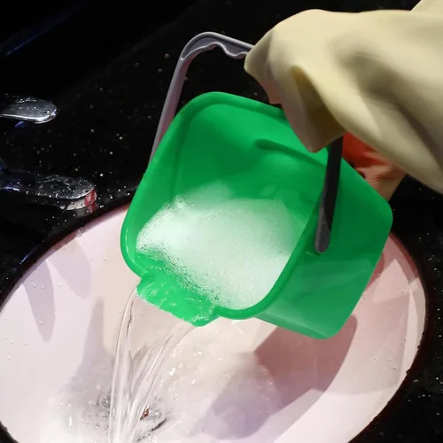 Vista 4 de Uiifan 3 Pcs 6 Quart Cleaning Bucket Small Sanitizing Square Bucket Detergent Pail Plastic Cleaning Pail with Handles and Measurements Spout for