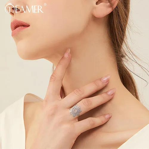 Vista 3 de TEAMER Anillo de loto de acero inoxidable hueco anillo de loto geométrico, joyería simple para mujer