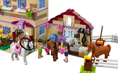 Vista 4 de Campamento de equitación LEGO Friends 3185