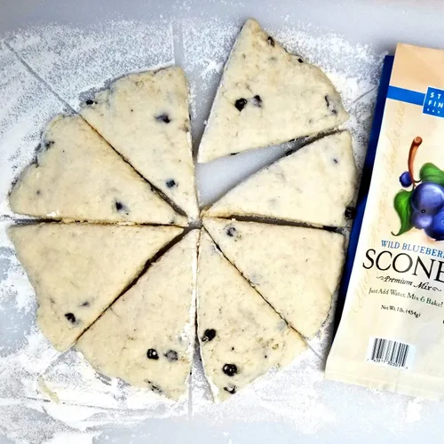 Vista 7 de Mezcla de bollos ingleses, arándanos silvestres de Sticky Fingers Bakeries – Fácil de hacer bollos ingleses recién horneados, hace 12 bollos