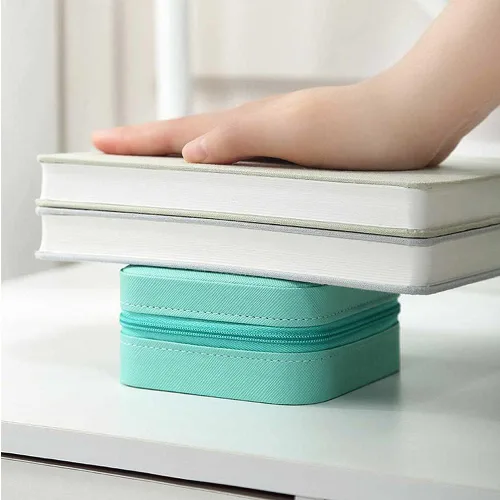 Vista 5 de FOME Joyero pequeño, organizador portátil de piel sintética, mini estuche de almacenamiento de joyas de viaje para anillos, aretes, collares