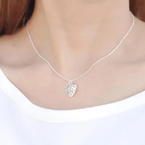 Vista 3 de Boma Juego de pendientes y collar de plata esterlina con diseño de hoja de Monstera, Sin piedra preciosa