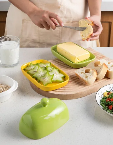 Vista 3 de Sweejar Mantequillera de cerámica con tapa para encimera, recipiente para mantequilla de porcelana con mango de perilla, recipiente para mantequilla