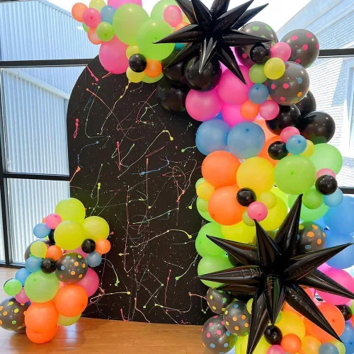Vista 6 de Kit de Guirnalda de Arco de Globos que Brillan en la Oscuridad - 165 Piezas de Globos Fluorescentes Luminosos de Neón UV Arcoíris - Decoraciones