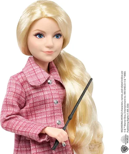 Vista 3 de Mattel Juguete coleccionable de Harry Potter, muñeca Luna Lovegood y accesorios, aspecto característico con Quibbler y Spectrespecs