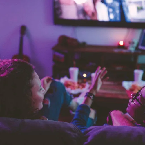 Vista 4 de Satco S11252 Starfish - Bombilla LED inteligente A19 de 9.5 vatios que cambia de color, funciona con Siri, Alexa, Google Assistant, SmartThings