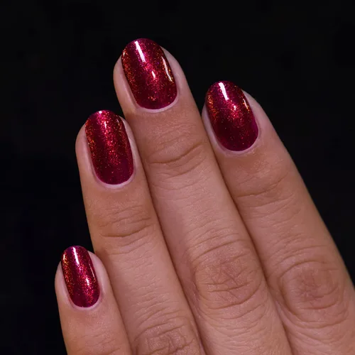 Vista 5 de ILNP Ruby - Esmalte de uñas rojo brillante con brillo vibrante