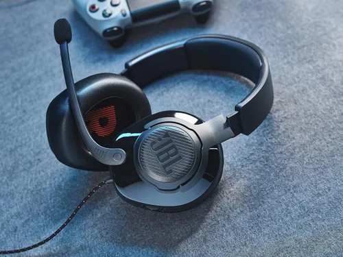 Vista 5 de JBL Quantum 200 - Auriculares para juegos con cable sobre la oreja con micrófono abatible direccional de enfoque de voz y almohadillas de espuma