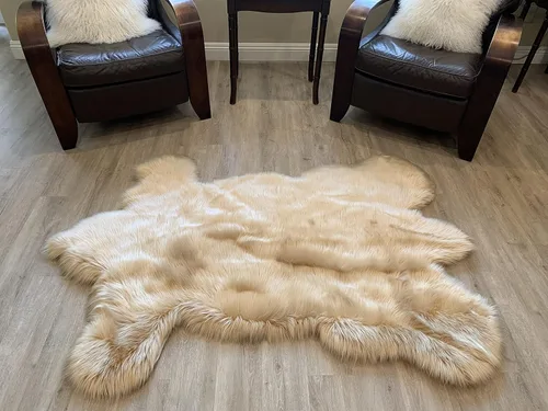 Vista 4 de LAMBZY - Alfombra de piel de oveja sintética súper suave hipoalergénica sedosa, estilo peluche de oso, para sala de estar, habitación de niños, sofá