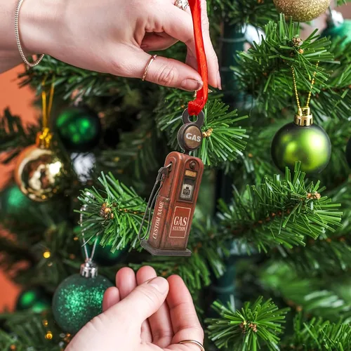Vista 13 de Adorno de Navidad personalizado con bomba de gas 2025, decoración retro personalizada de árbol de estación de servicio, regalo único de recuerdo