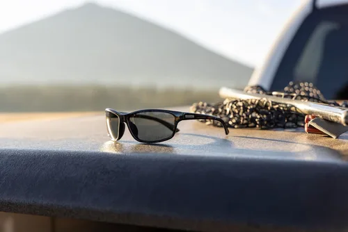 Vista 4 de Suncloud Gafas de sol polarizadas Sentry 100% protección UV Ajuste cómodo, diseño moderno para hombres y mujeres