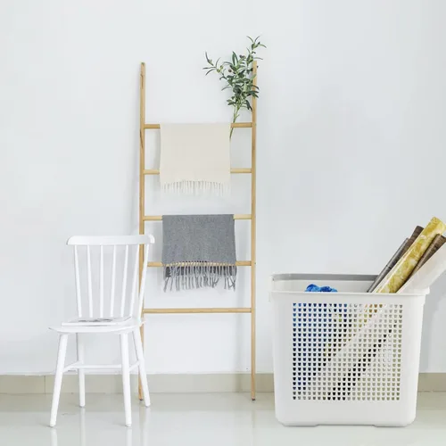 Vista 5 de Cesta de almacenamiento de ropa de plástico de 35 L, cesta de lavandería blanca con asa, paquete de 4 Dual side handles, easy to carry