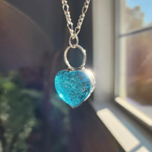 Vista 24 de Handmade Glass Chunky Heart Necklace