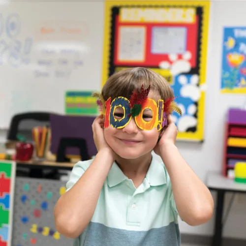 Vista 4 de Chenille Kraft 100th Day Paper Fun Glasses Shape, surtido de 25 por juego
