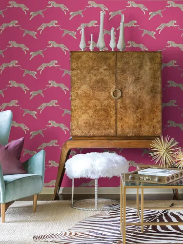 Vista 2 de Brewster Scalamandre Bubblegum Leaping Cheetah Peel and Stick - Papel pintado de guepardo rosa, papel de contacto extraíble para paredes
