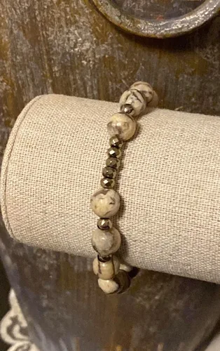 Vista 9 de Natural Feldspar and Pyrite Gemstone Crystal Bracelet