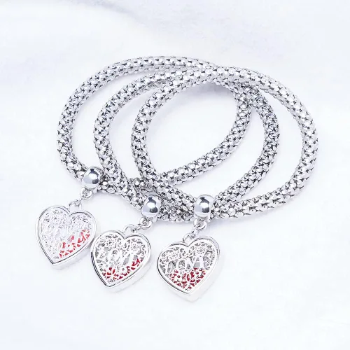 Vista 6 de SILANER Pulseras multicapa con dijes de cristal, 3 pulseras de cadena de maíz de oroplataoro rosa para mujer, pulsera elástica en forma de corazón