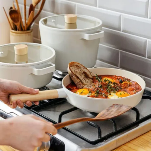 Vista 4 de FIKA - Sartén antiadherente de 9.5 pulgadas con mango de madera, utensilios de cocina compatibles con inducción para todas las estufas, sartén