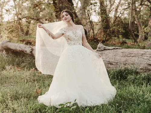 Vista 4 de SWEETV Velo de novia de 1 nivel de perla con borde de corte de peine largo capilla