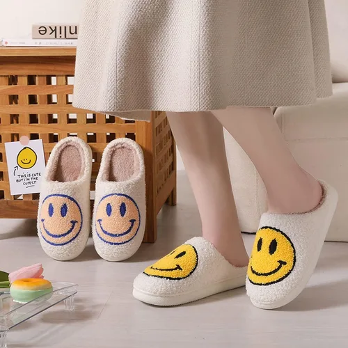 Vista 6 de kissxiaoya Pantuflas de cara sonriente para mujeres y hombres, pantuflas retro de felpa suave y ligera, pantuflas de casa para interiores