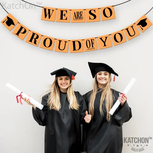 Vista 4 de KatchOn, Cartel con texto en inglés «We Are So Proud Of You» – Grande, 14 pies, No DIY Cartel de felicitaciones, decoraciones de graduación negro
