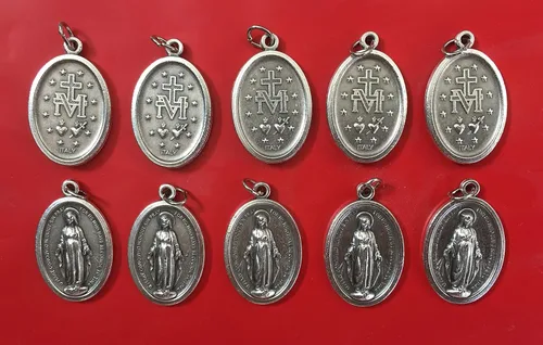 Vista 3 de Medallas milagrosas fabricadas en Italia, paquete de 5 colgantes de medalla milagrosa para collar de cadena o rosario, joyería católica de 1.4in