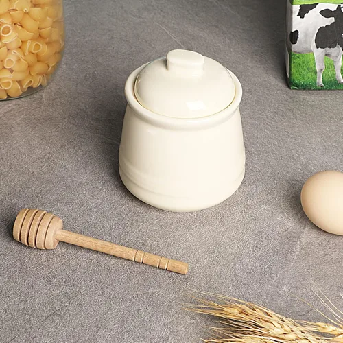 Vista 5 de LEETOYI Tarro de miel de porcelana con tapa y cuchara de miel, olla de miel de cerámica, 12 onzas (beige)