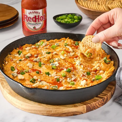 Vista 3 de Frank's RedHot Salsa picante original de pimienta de Cayena (apta para keto), 12 onzas líquidas (paquete de 12)