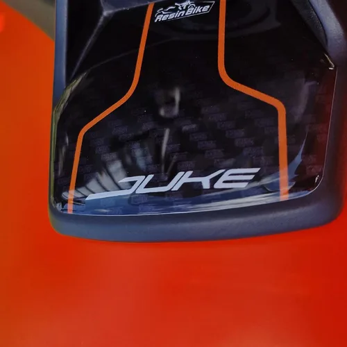 Vista 5 de Resin Bike Adhesivos 3D para motocicleta compatibles con KTM Duke 790 - Duke 890 GP-R 2021-2025. Protección clave contra impactos y arañazos.