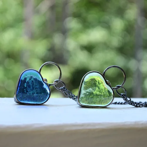 Vista 38 de Handmade Glass Chunky Heart Necklace