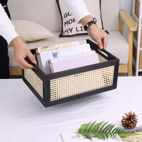 Vista 2 de SHCMSADO Cesta de almacenamiento con marco de madera, caja organizadora decorativa con asa integrada, cajón de almacenamiento de madera de alambre
