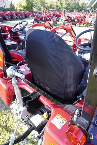 Vista 2 de Durafit Seat Covers, Compatible con Mahindra todos los modelos actuales de tractor con asiento de una pieza con reposabrazos. No para asientos
