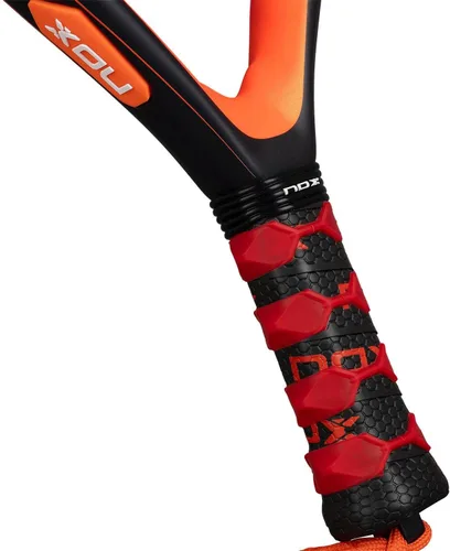Vista 9 de NOX Raqueta de pádel Equation Hard 2026 Pala Padel de forma redonda Sistema antivibración AVS, tecnología exclusiva de giro y doble rugosidad