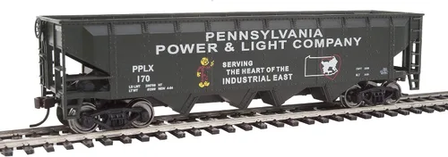 Vista 9 de Walthers Trainline Tolva compensada - Listo para funcionar- Escala HO nacional canadiense (marrón, blanco; logotipo grande)