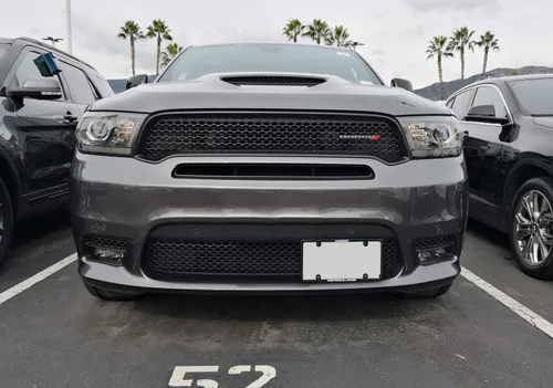 Vista 4 de iJDMTOY Kit de reubicación de placa de matrícula sin taladro para rejilla delantera, compatible con Challenger Charger Durango Grand Cherokee