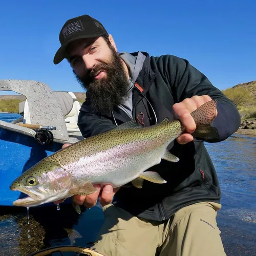 Vista 4 de Sombrero de camionero con bandera de pez estadounidense, regalos de pesca para hombres, sombrero de pesca Snapback perfecto para pesca y uso diario