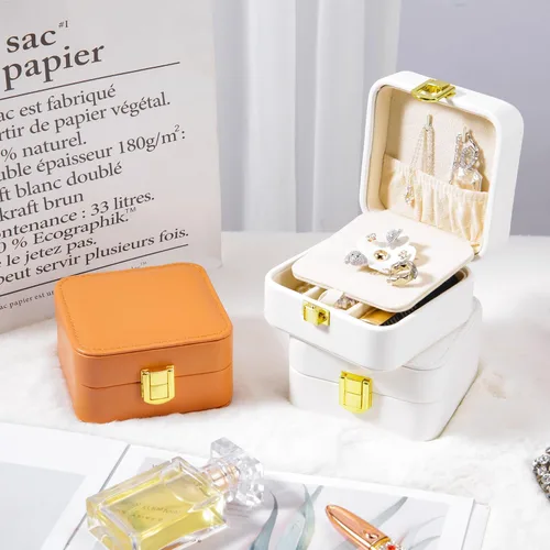 Vista 5 de Direllux Caja organizadora de joyas de viaje de piel sintética, organizador pequeño de joyería de moda con espejo, mini estuche de almacenamiento