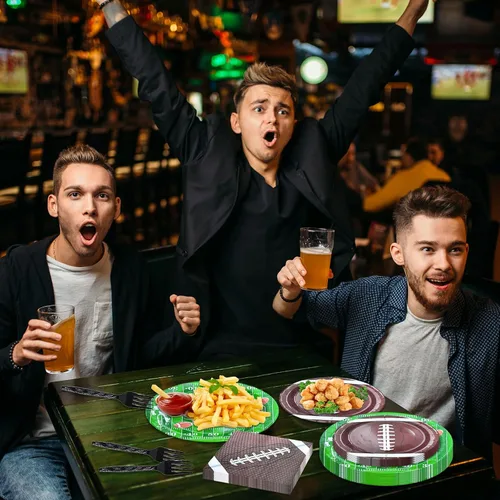 Vista 4 de Juego de 96 platos y servilletas de fútbol para fiestas de fútbol, incluye platos de papel, tenedor de servilletas para niños, decoraciones