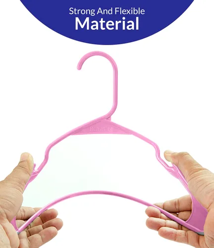 Vista 4 de ROYALE Paquete de 20 perchas de plástico rosa para ropa, colgador de ropa resistente ideal para uso diario estándar, perchas de plástico con muescas