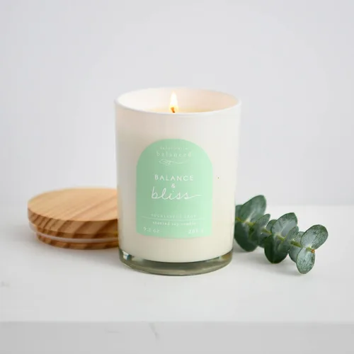 Vista 5 de Vela de soja de vidrio con tapa perfumada, Balance + Bliss, 9.3 onzas