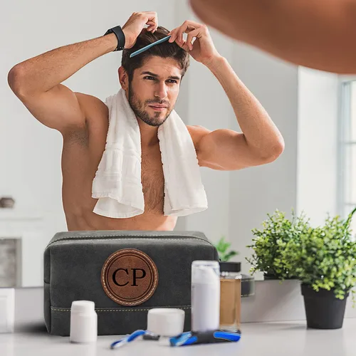 Vista 4 de Paquete de 2 bolsas de aseo personalizadas para hombres hechas a mano, kit de cuero personalizado para hombres, regalos personalizados para hombres