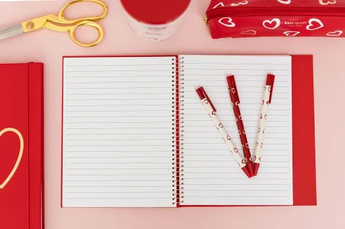 Vista 7 de kate spade new york Estuche para lápices y bolígrafos con artículos de oficina para adultos, bolsa con cremallera que incluye 2 lápices, sacapuntas