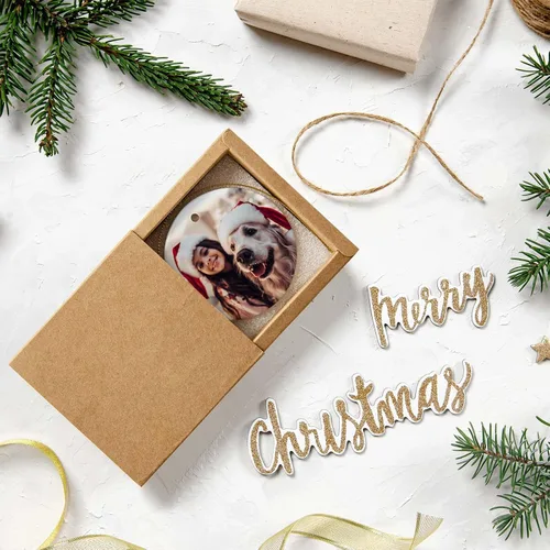 Vista 6 de Adornos de Navidad personalizados de cerámica, nuestro primer árbol de Navidad colgante 2023, decoración de regalo para Navidad, impresión