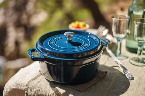 Vista 9 de Staub Cocotte Redondo 9.4 in La Mer