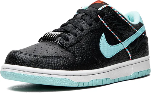 Vista 4 de Nike Youth Dunk Low SE (GS) DN3351 001 - Talla 6Y, NegroCopa-Blanco-Chile Rojo, 6 Big Kid