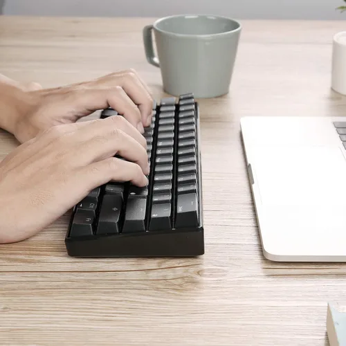 Vista 8 de Royal Kludge RK61 teclado con cableinalámbrico de 61 teclas, Bluetooth 3.0, multidispositivo amarillo con ledes amarillas, teclado