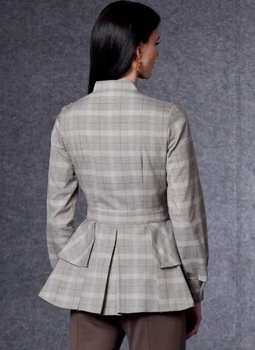 Vista 3 de Vogue Patterns V1728B5 Misses Top/Vest B5 (8-10-12-14-16), color blanco