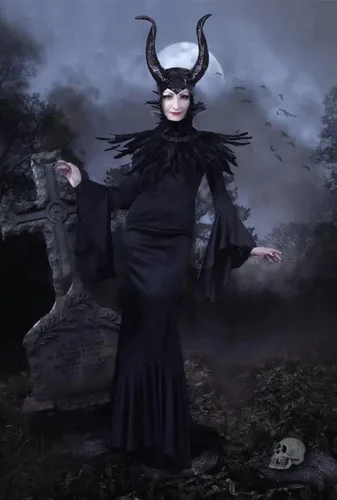 Vista 4 de UQJE Vestido negro de lujo para mujer, disfraz de capa de plumas con cuernos de maléfica