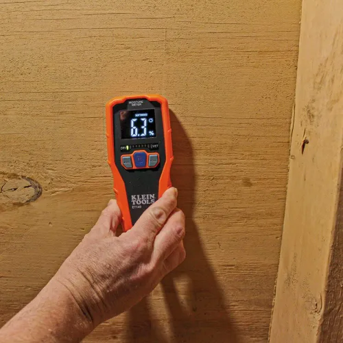 Vista 7 de Klein Tools Medidor de humedad ET140 sin pines para detección de humedad no destructiva en paneles de yeso, madera y mampostería; detecta hasta 3/4